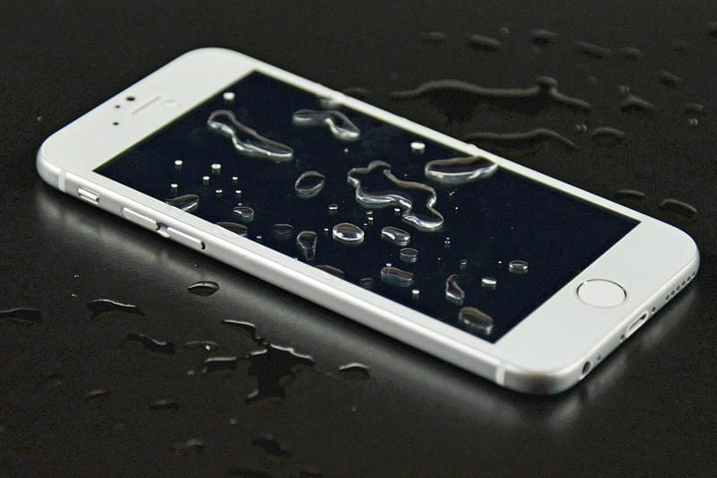 The iPhone 7 Might be Completely Waterproof