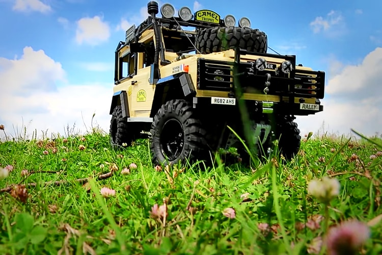 This LEGO Range Rover Defender Actually Has Four Gears' Worth of 4-Wheel Drive