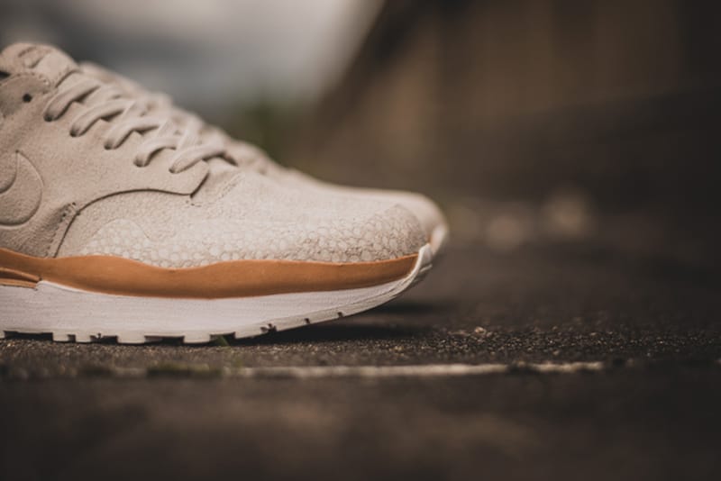 nikelab air safari royal