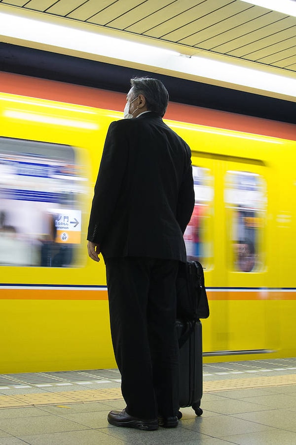 See Tokyo Subway Riders Through Skander Khlif's Photos