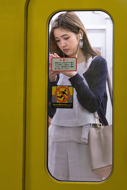 See Tokyo Subway Riders Through Skander Khlif's Photos