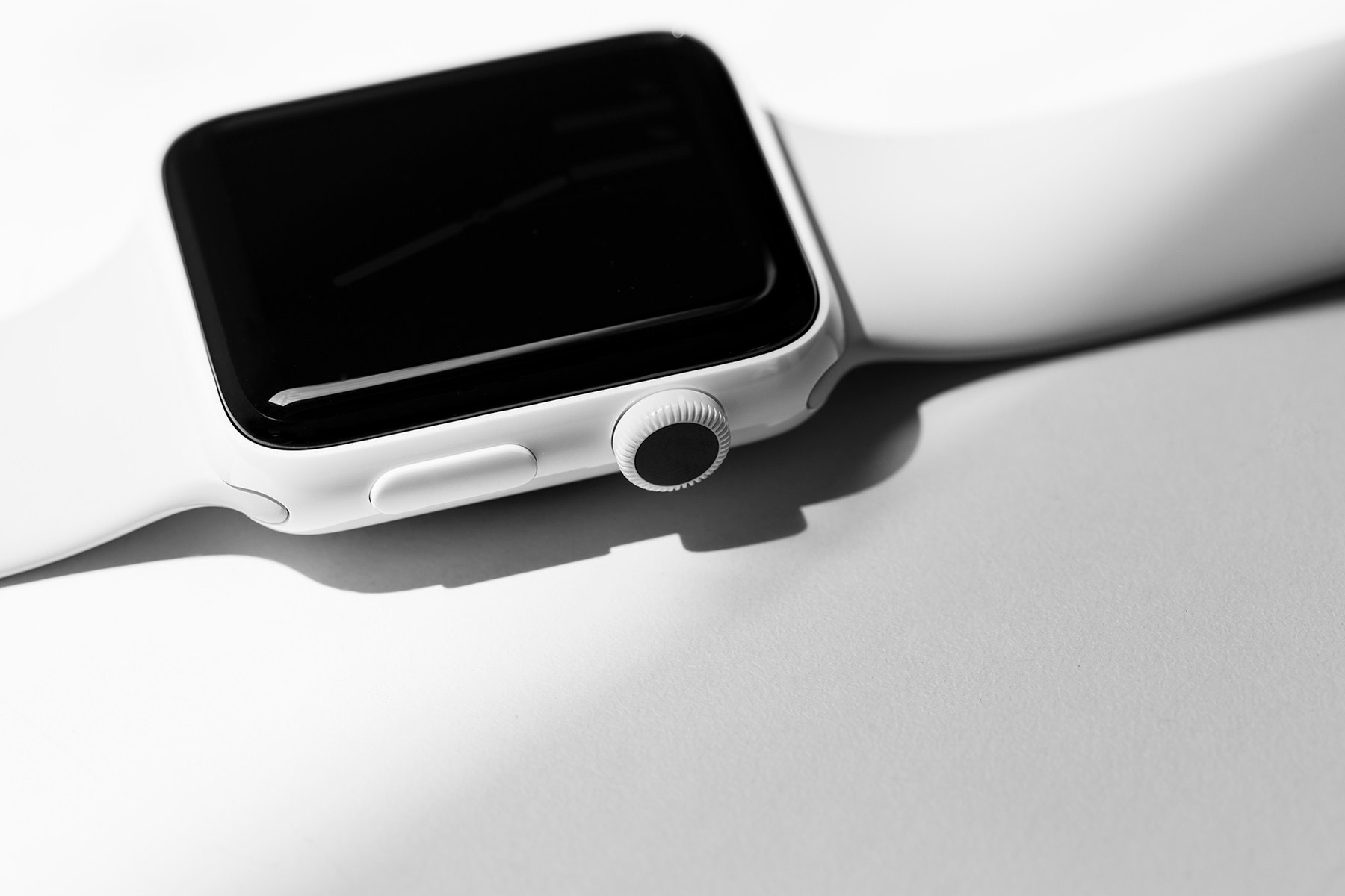 Apple Upgrades Its Apple Watch Series 2 with White Ceramic smartwatches zirconia