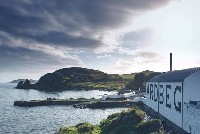 Ardbeg Schools Bloggers on How the World's Peatiest Whisky Is Made