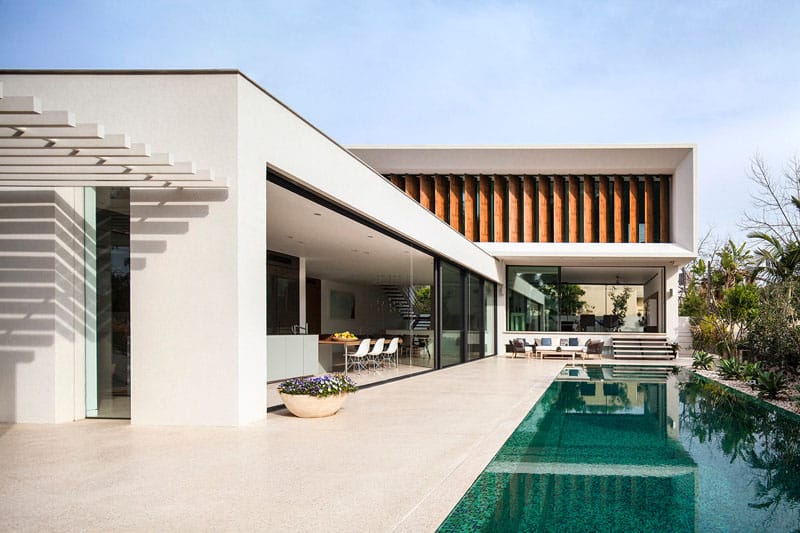 Modern Villa in Tel Aviv Designs Itself Around the Pool