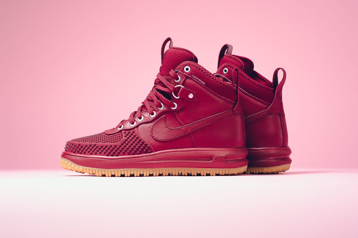 red nike duck boots