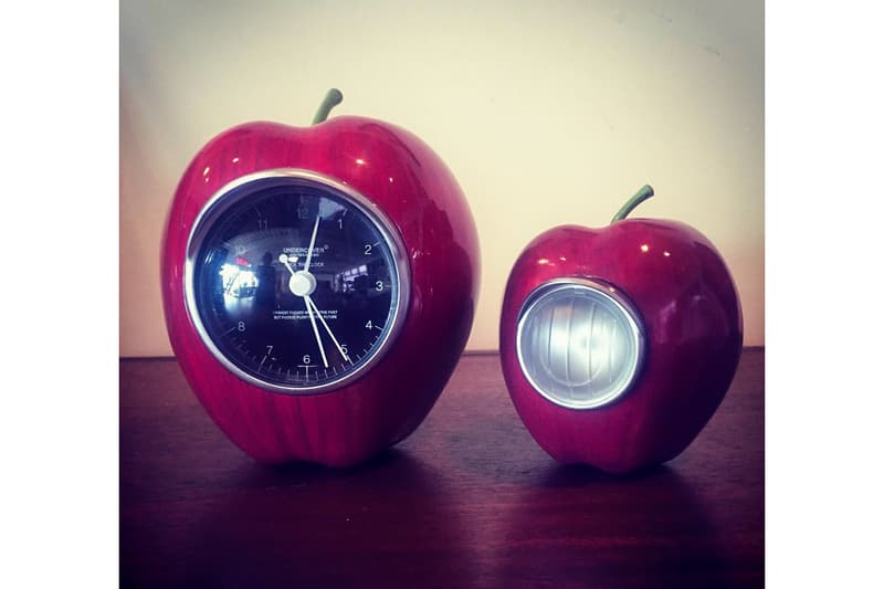 Undercover GILAPPLE Clock red black white