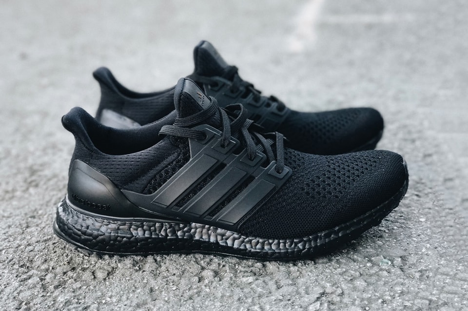 Sepatu adidas ultra boost triple black Outlet