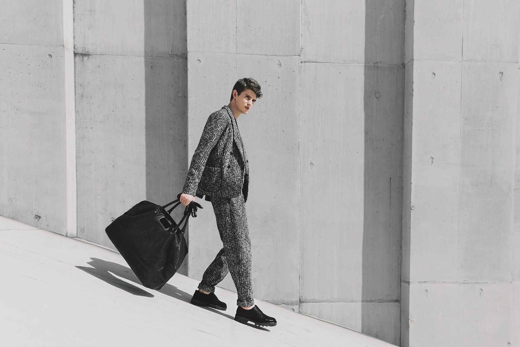 Armani Updates its 2016 Fall Winter Collection