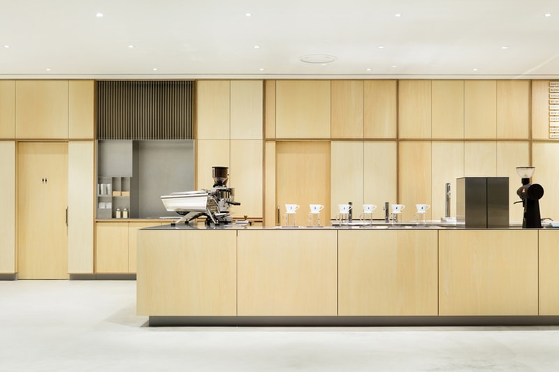 Blue bottle coffee roppongi tokyo wood concrete