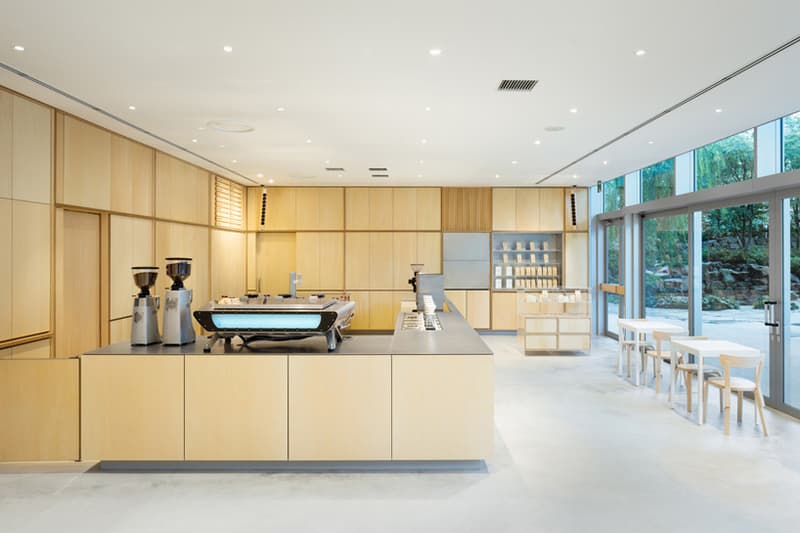 Blue bottle coffee roppongi tokyo wood concrete