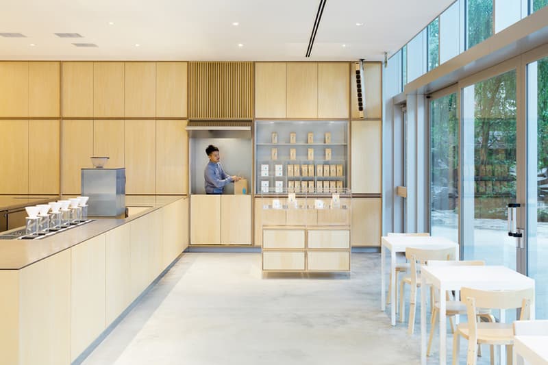 Blue bottle coffee roppongi tokyo wood concrete