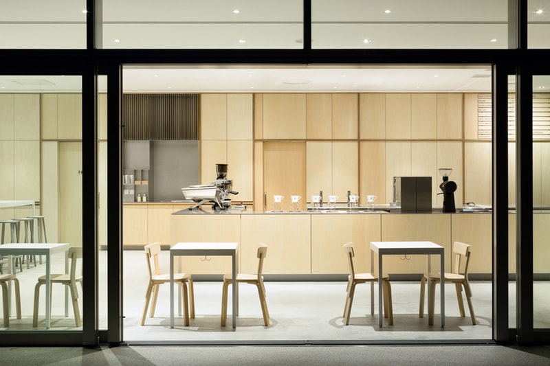 Blue bottle coffee roppongi tokyo wood concrete