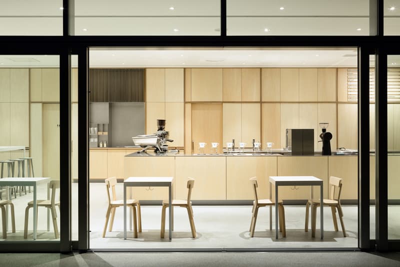 Blue bottle coffee roppongi tokyo wood concrete