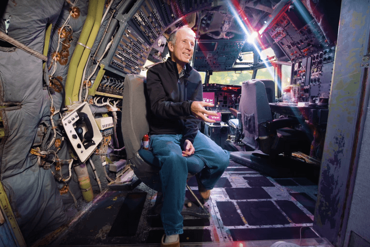 What It's Like to Call a Boeing 727 Airplane Your Home