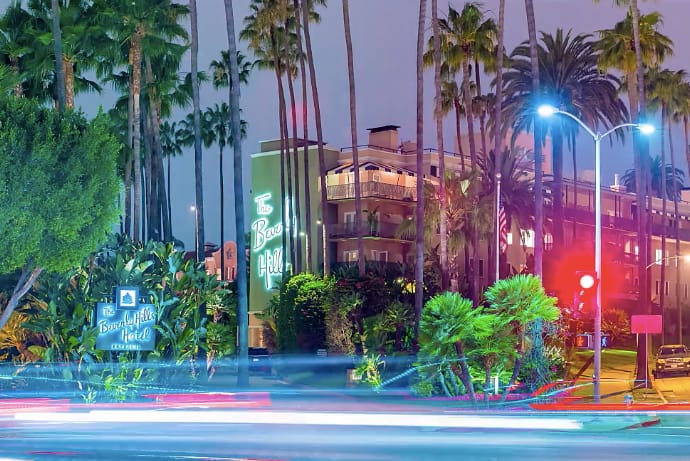 Traverse Los Angeles at Night Through This Colorful Hyperlapse Video