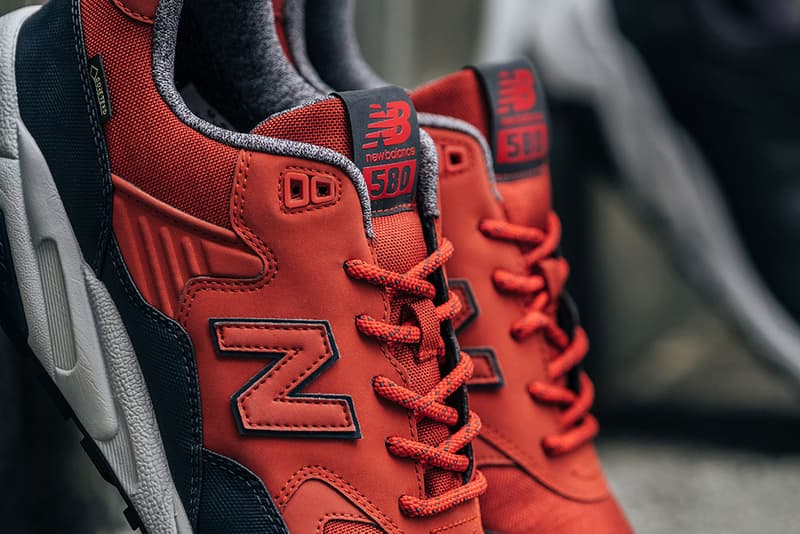 New Balance MRT580 GORE-TEX red black