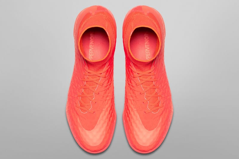 nike hypervenom floodlight pack