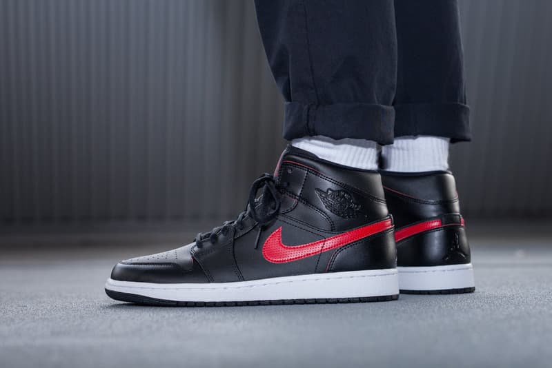 Air Jordan 1 Mid Black Red