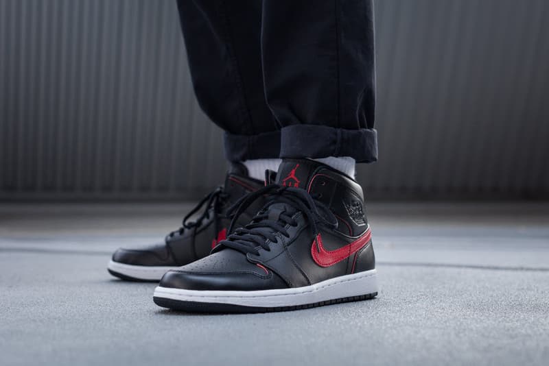 Air Jordan 1 Mid Black Red