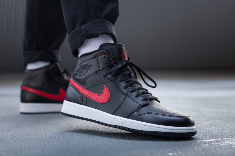 Air Jordan 1 Mid Black Red