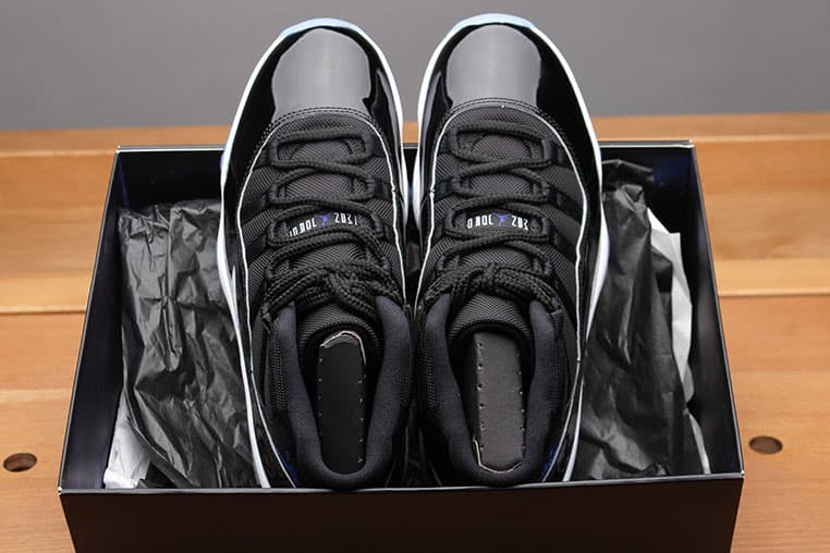 Air Jordan 11 Space Jam