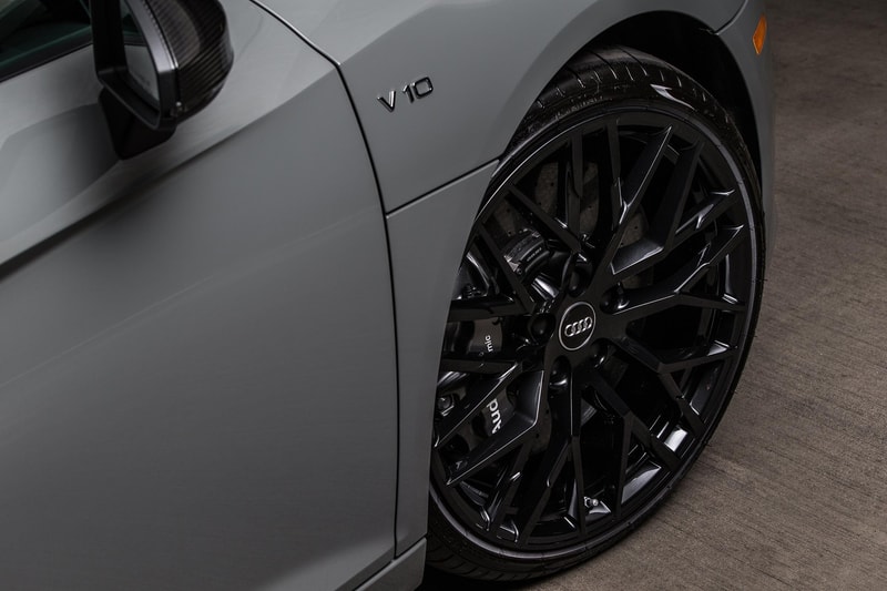 Audi R8 V10 Plus Exclusive Grey Pictures