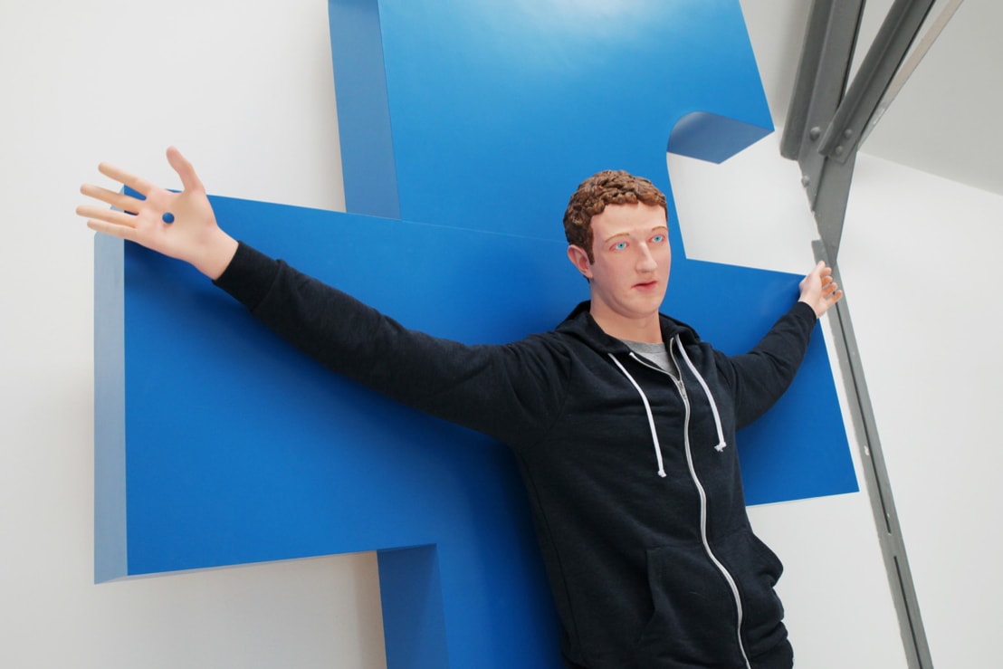 Blue Jesus Mark Zuckerberg Facebook f Sculpture Kanye West Kiss Joachim Bosse
