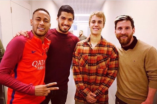 Justin Bieber Plays Ball with Leo Messi, Neymar Jr. And Luis Suarez Barcelona Football Soccer Videos MSN Mesut Özil