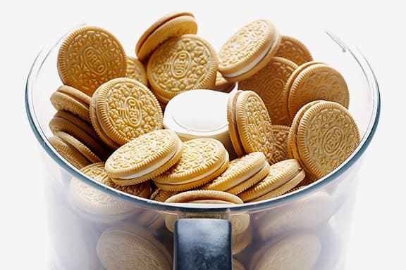 Apple-Pie Oreos Could Be Making Its Way to Shelves Soon Nabisco Labor Day Vanilla Cookie Apple Pie Creme Chocolate Bar
