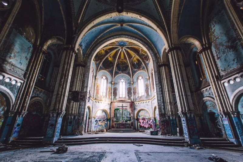Explore Forbidden Locations in Chicago With Daring Photographer trashhand
