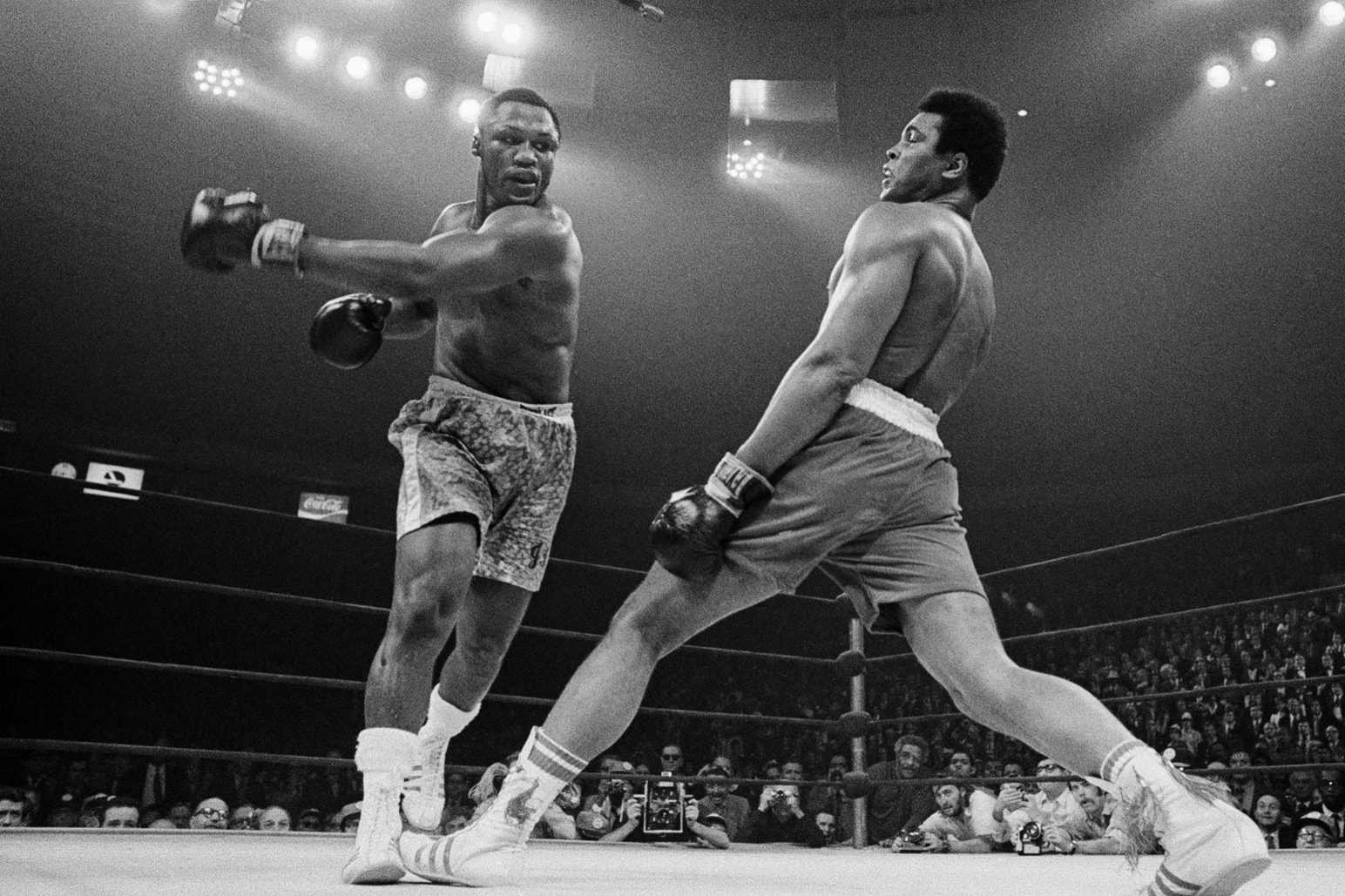 muhammad ali joe frazier fight of the century boxing boxer new york city msg madison square garden msg photo picture punch knockout