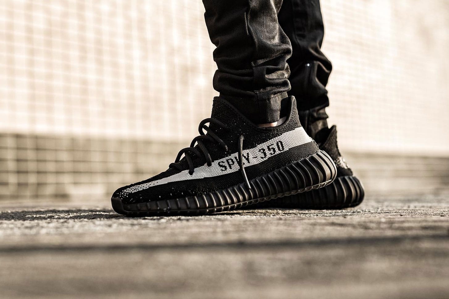 yeezy 350 black and white