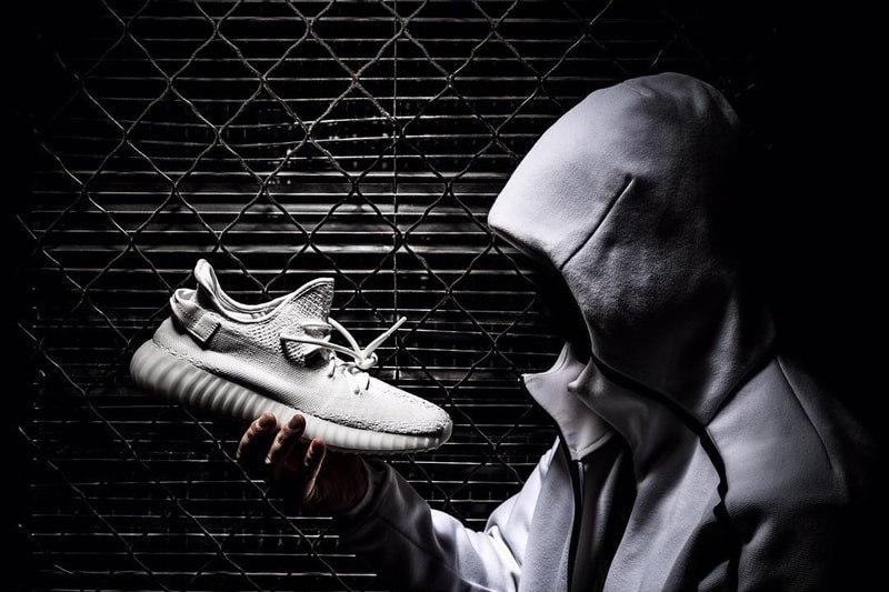 adidas Originals YEEZY BOOST 350 V2 Triple White