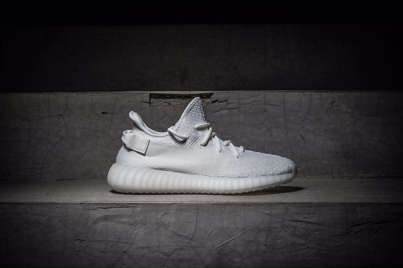 adidas Originals YEEZY BOOST 350 V2 Triple White