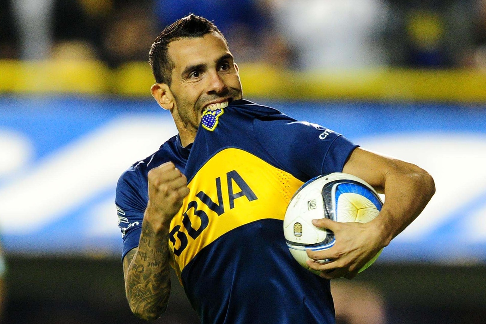 Carlos Tevez boca juniors argentina football soccer pictures kit jersey field match game pitch cls china chinese super league