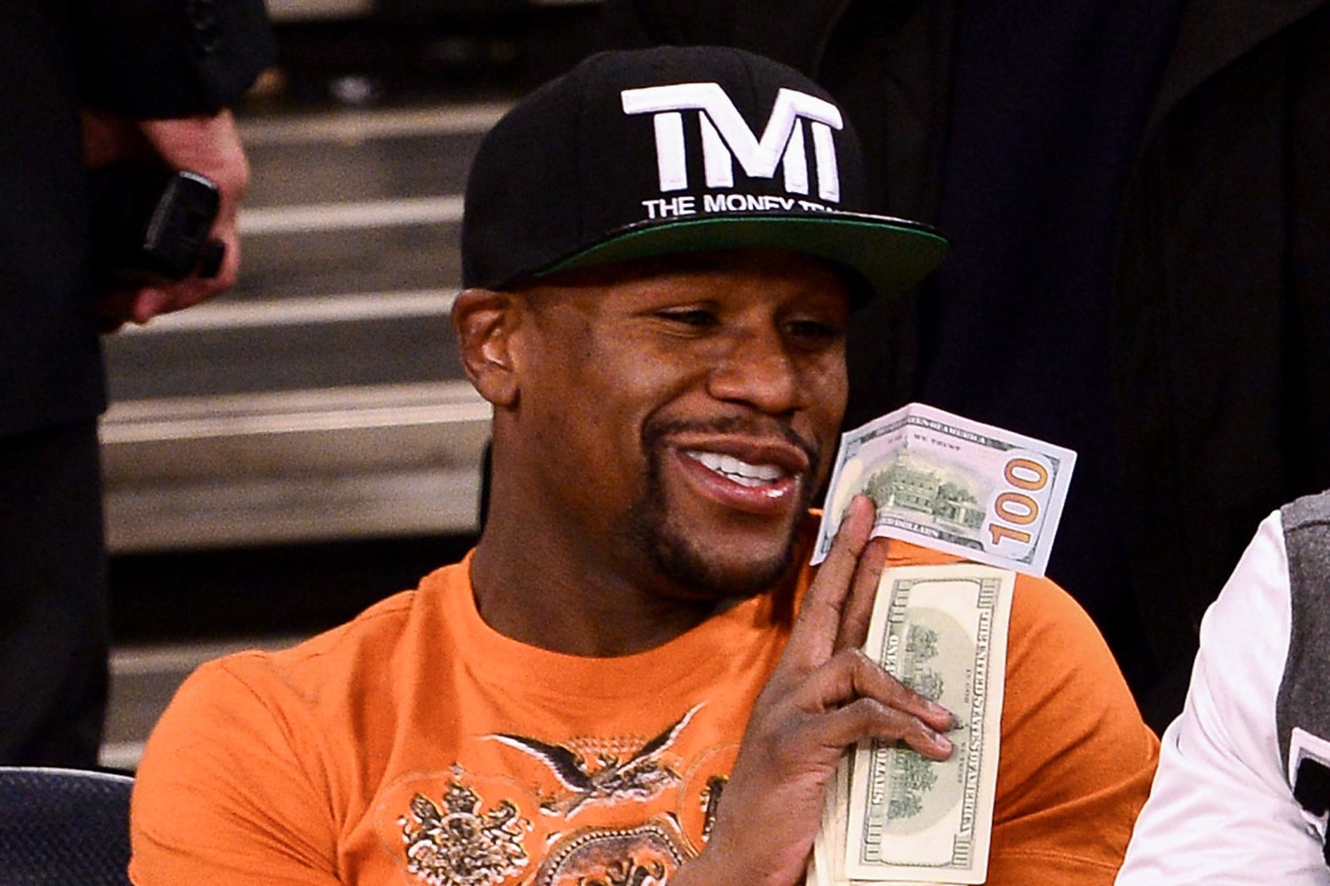 floyd mayweather jr money cash 100 dollar bill stack tmt boxing courtside basketball hat