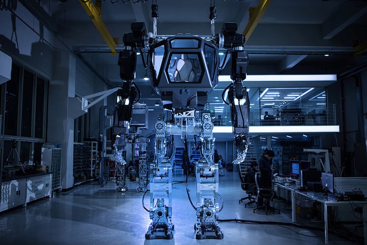 This 13-Foot Tall Hankook Mirae Method-2 Robot Suit Makes RoboCop and Mech Loaders a Reality