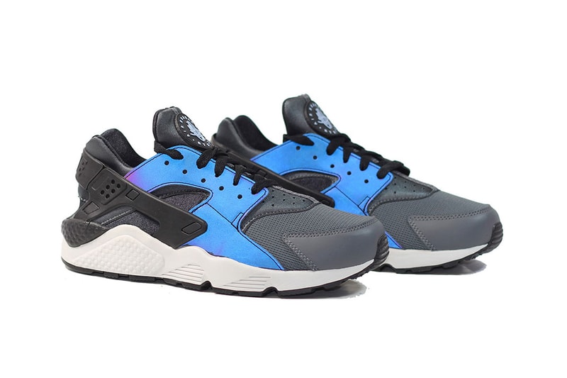 Nike Air Huarache Sneaker in Iridescent