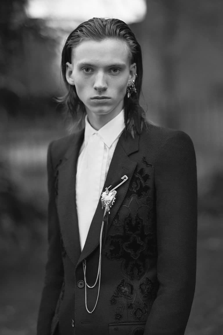 Alexander McQueen 2017 Fall Winter Collection Lookbook