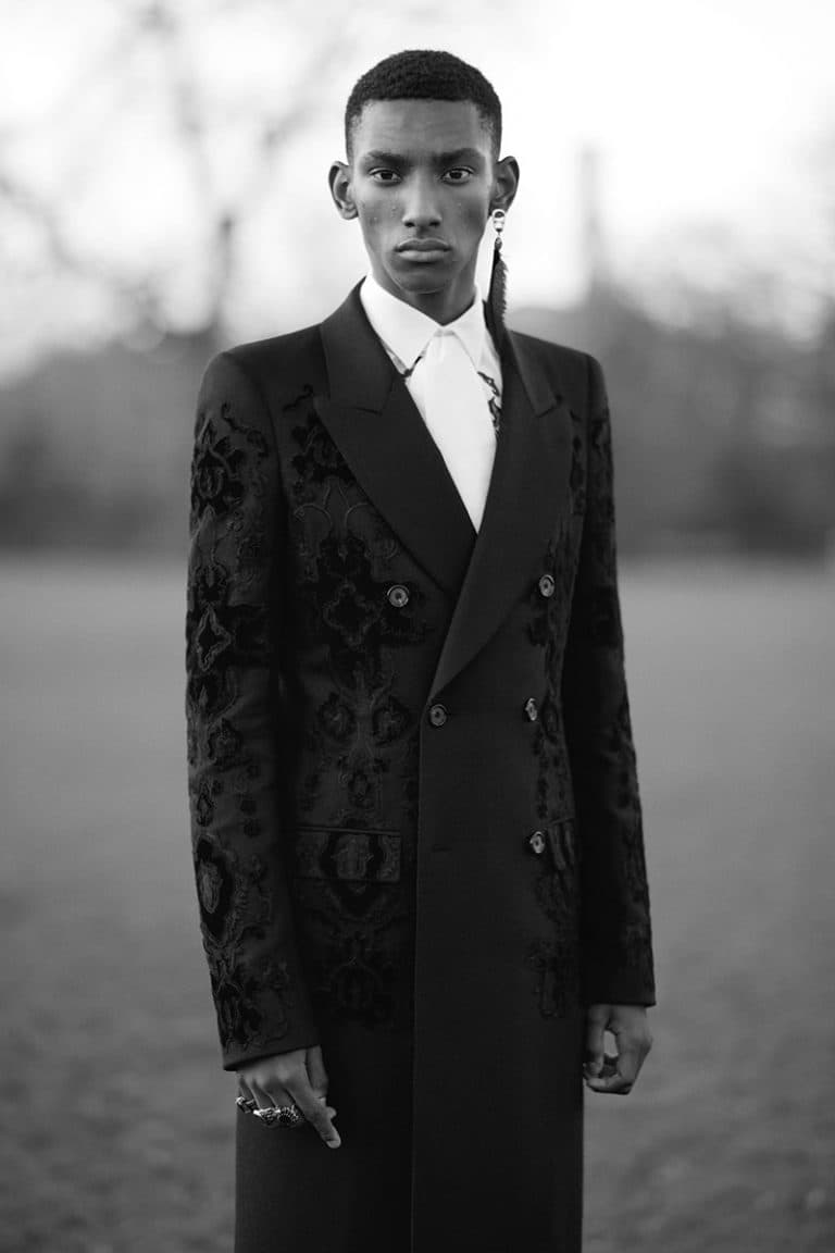 Alexander McQueen 2017 Fall Winter Collection Lookbook