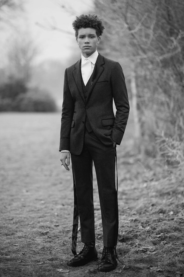 Alexander McQueen 2017 Fall Winter Collection Lookbook