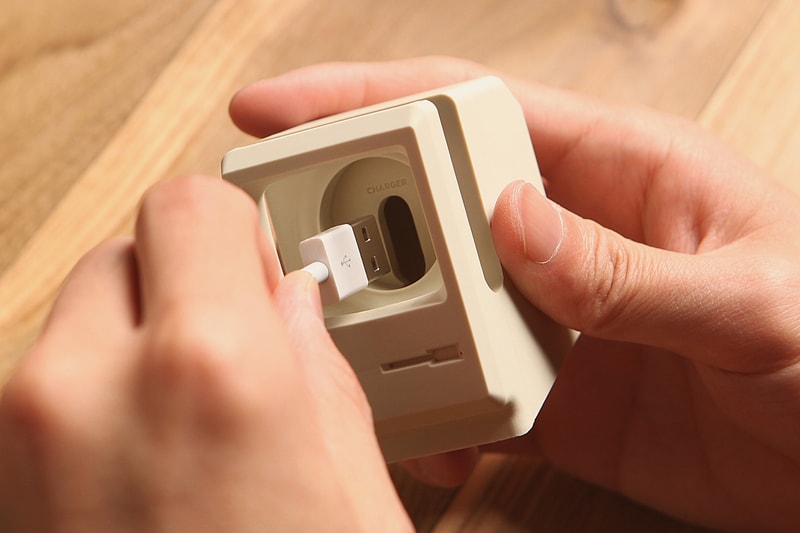Apple Watch 1986 Vintage Macintosh Stand