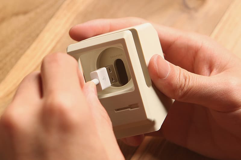 Apple Watch 1986 Vintage Macintosh Stand
