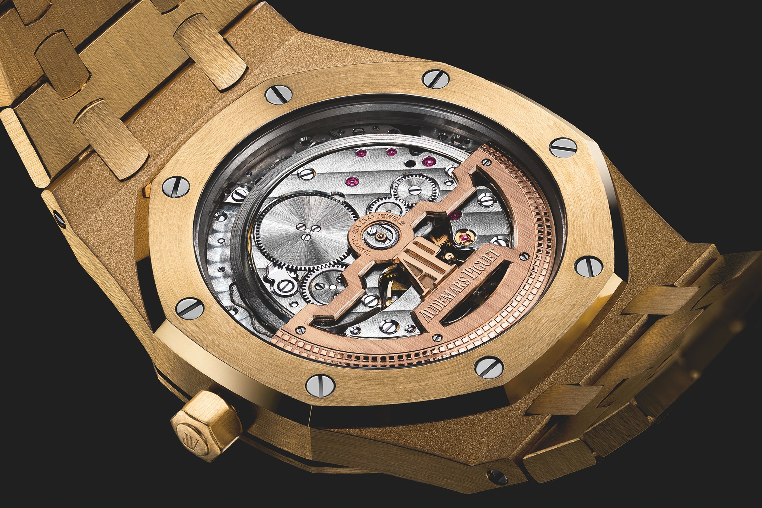 Audemars Piguet's Royal Oak Ultra-Thin Jumbo Is Now Available in Yellow Gold Watches Timepieces Geneva ref. 15202