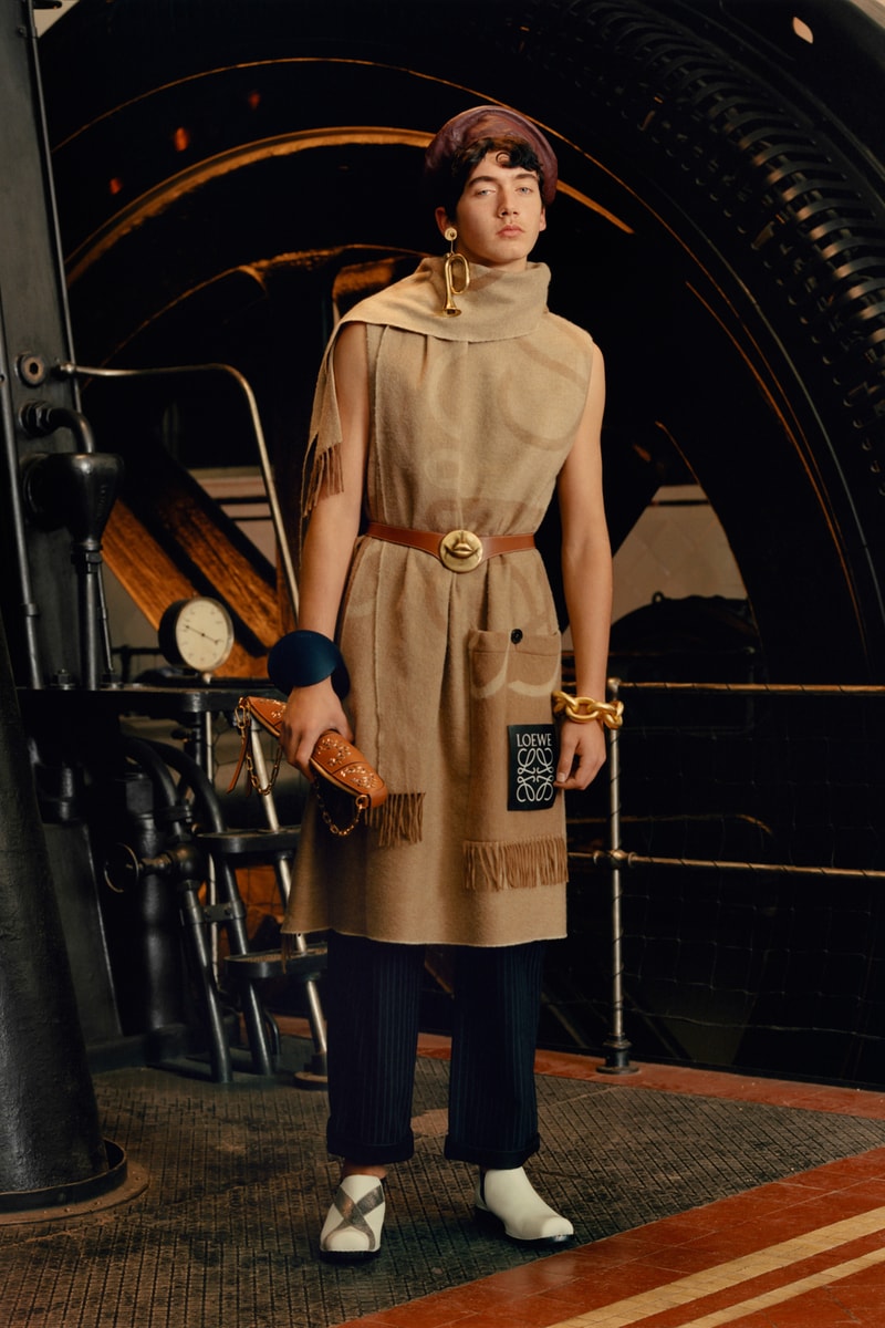 Loewe 2017 Fall/Winter Collection Lookbook
