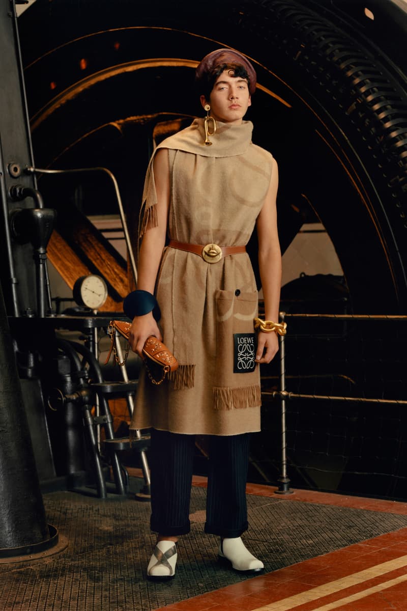 Loewe 2017 Fall/Winter Collection Lookbook