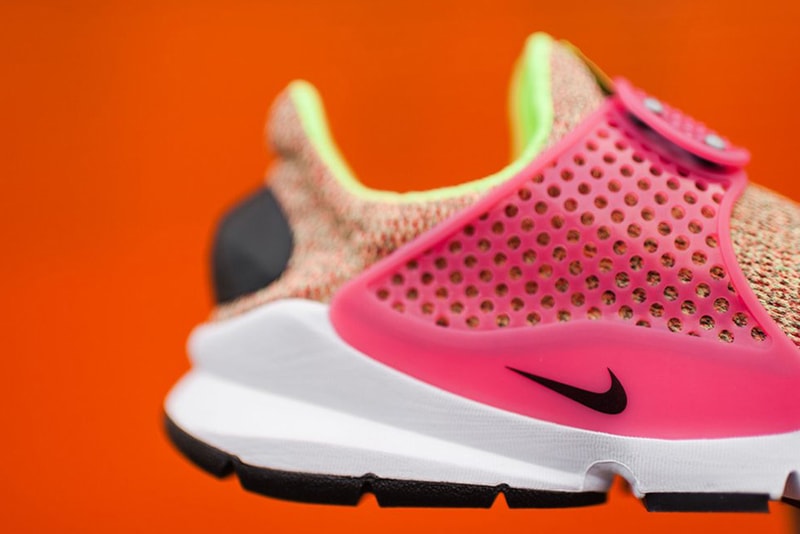 Nike Sock Dart Ghost Green/ Hot Punch