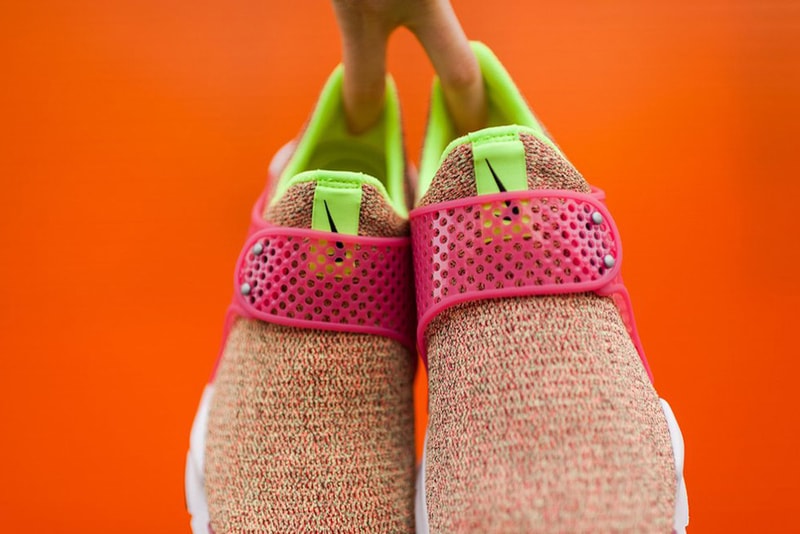 Nike Sock Dart Ghost Green/ Hot Punch