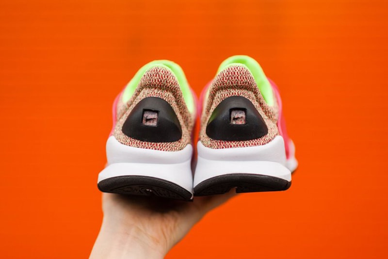 Nike Sock Dart Ghost Green/ Hot Punch