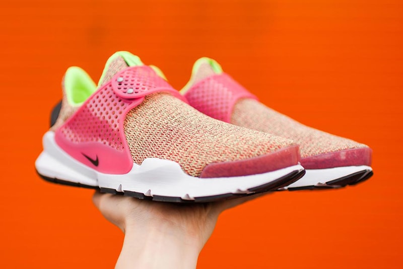 Nike Sock Dart Ghost Green/ Hot Punch